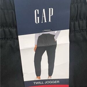 GAP - NWT XL twill joggers. Black.